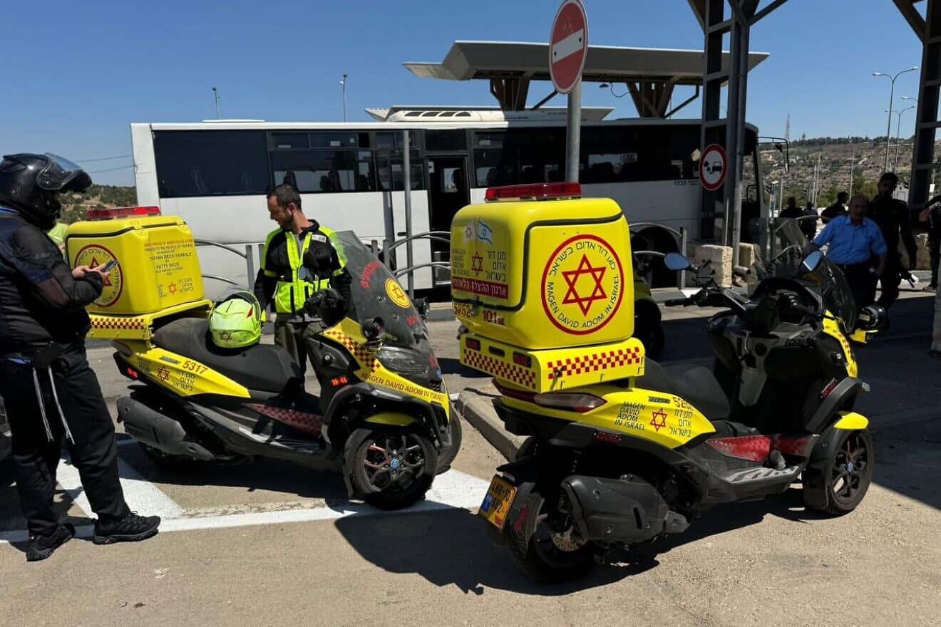 Magen David Adom paramedics and medics at the scene of the suspected stabbing attack on Route 60 on the outskirts of Jerusalem, Aug. 6, 2024. Credit: MDA.