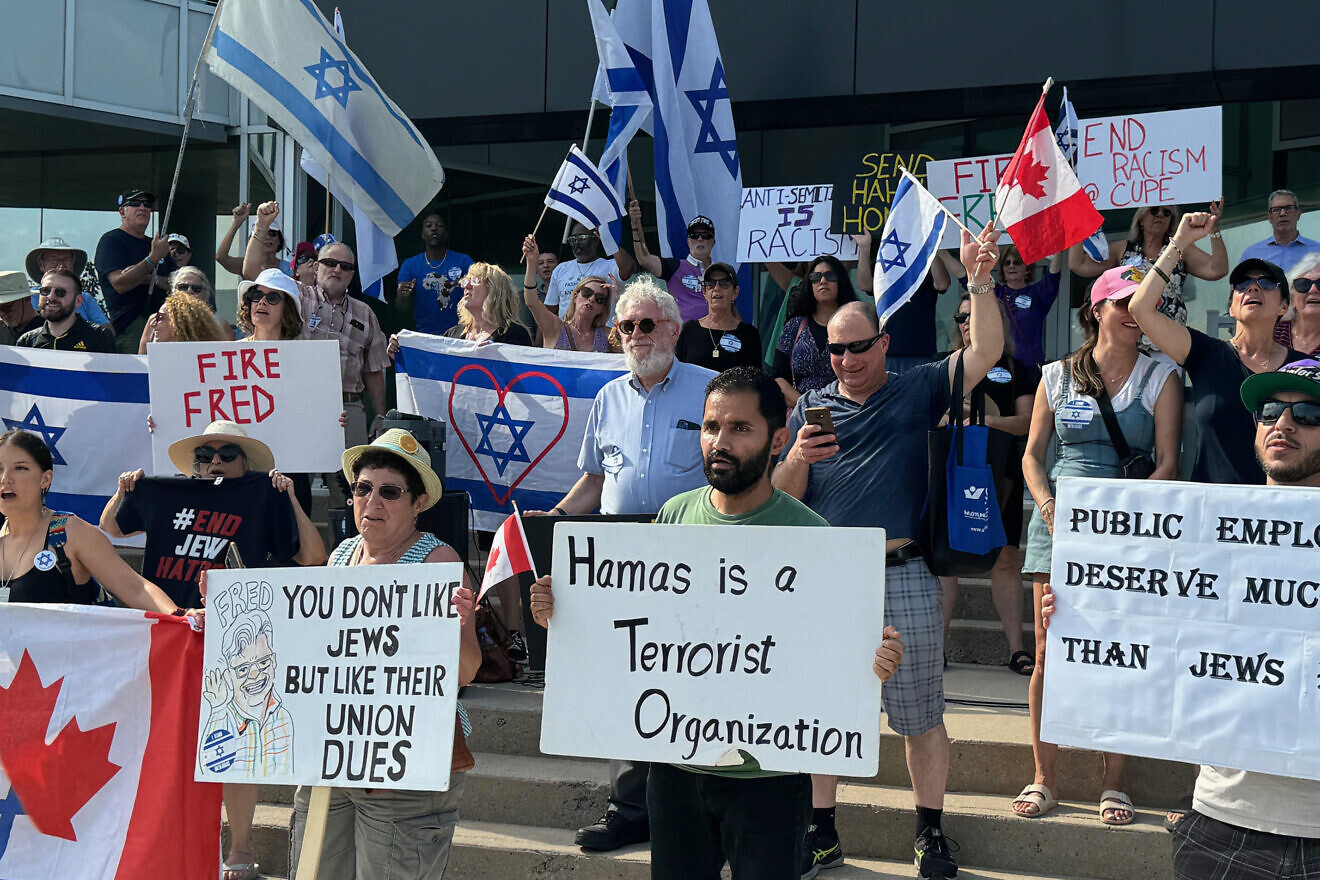 Some 50 people gathered outside the Toronto offices of the Canadian Union of Public Employees, the country’s largest public-sector union, to call for the resignation of Fred Hahn as the union’s general vice president on Aug. 27, 2024. Credit: Tafsik.