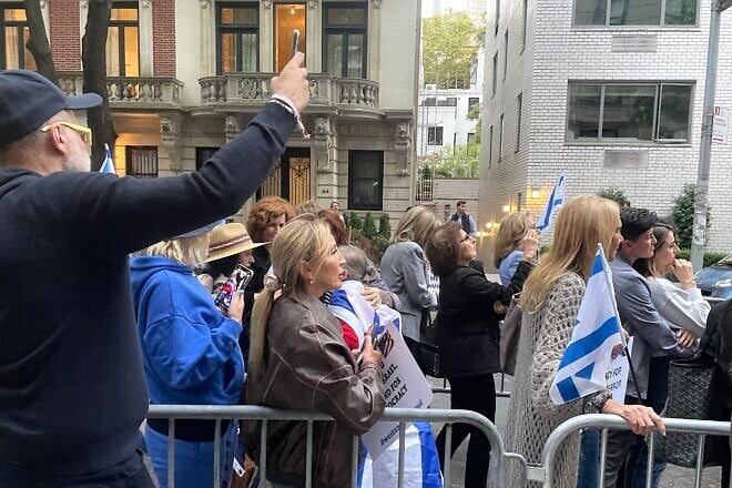 Several dozen Jews and Israel supporters gathered outside the Palestinian mission to the United Nations in Manhattan during the U.N. General Assembly on Sept. 24, 2024. Photo by Mike Wagenheim.