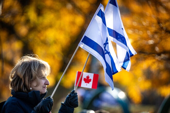 Hundreds of Canadians in Toronto attend a rally calling for the release of those held kidnapped by Hamas terrorists in the Gaza Strip, on Nov. 12, 2023. Photo by Doron Horowitz/Flash90.