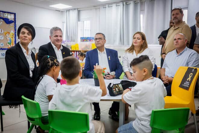 Israeli Education Minister Yoav Kisch (second from left) and Jerusalem Mayor Moshe Lion (center) visit Israeli children at their classroom on the first day of school in Jerusalem, Sept. 1, 2024. Photo by Chaim Goldberg/Flash90.