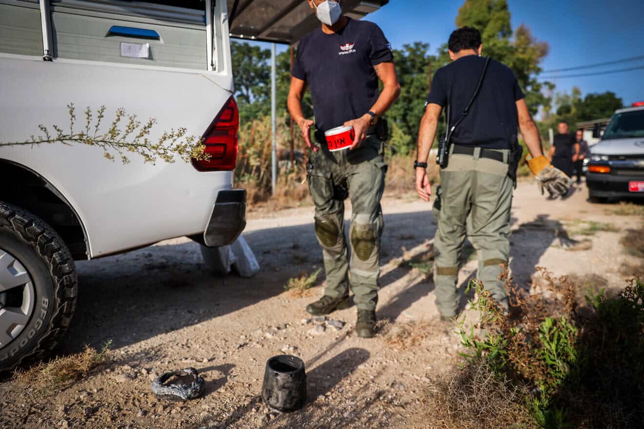 Police near the remains of a ballistic missile fired from Yemen, near Moshav Kfar Daniel, Sept. 15, 2024. Photo by Yossi Aloni/Flash90.