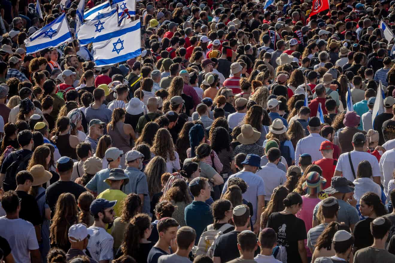Thousands attend the funeral of hostage Hersch Goldberg-Polin, who was killed in Hamas captivity in the Gaza Strip, at Har haMenuchot cemetery in Jerusalem on Sept. 1, 2024. Photo by Chaim Goldberg/Flash90.