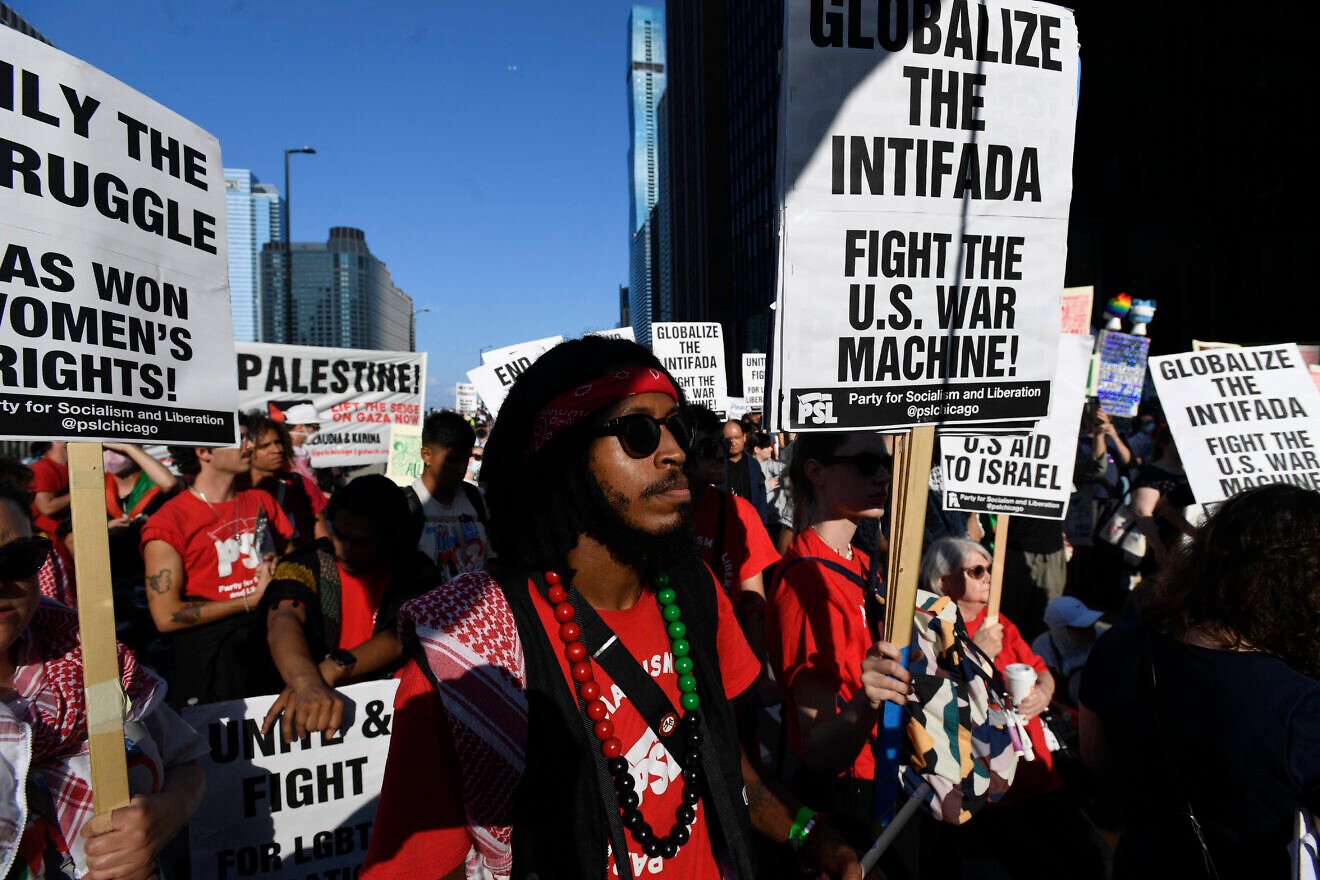 Anti-Israel protesters on the eve of the Democratic National Convention at the United Center in Chicago, Aug. 18, 2024. Photo by Matthew Hatcher/AFP via Getty Images.