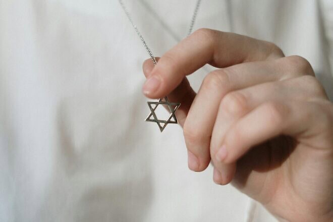 Jewish star. Photo by Cottonbro Studio/Pexels.