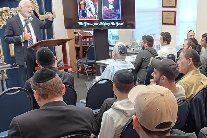 Rabbi Max Anteby teaches the popular Aish Discovery Seminar in Passaic, N.J., on Labor Day, 2024. Photo by Steven Brodsky.