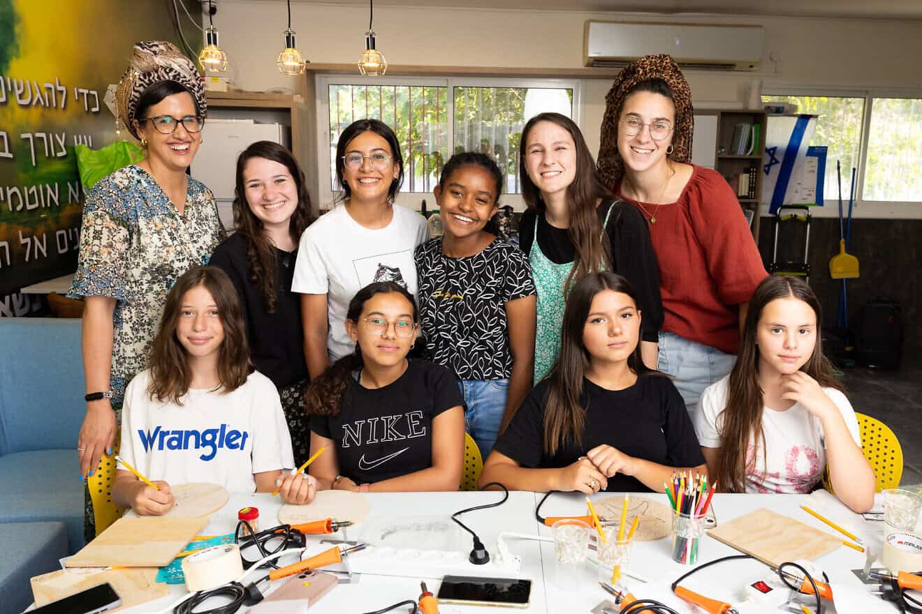 Participants from Maaleh Adumim’s OU Israel Teen Center enjoy an art class. Credit: Courtesy.