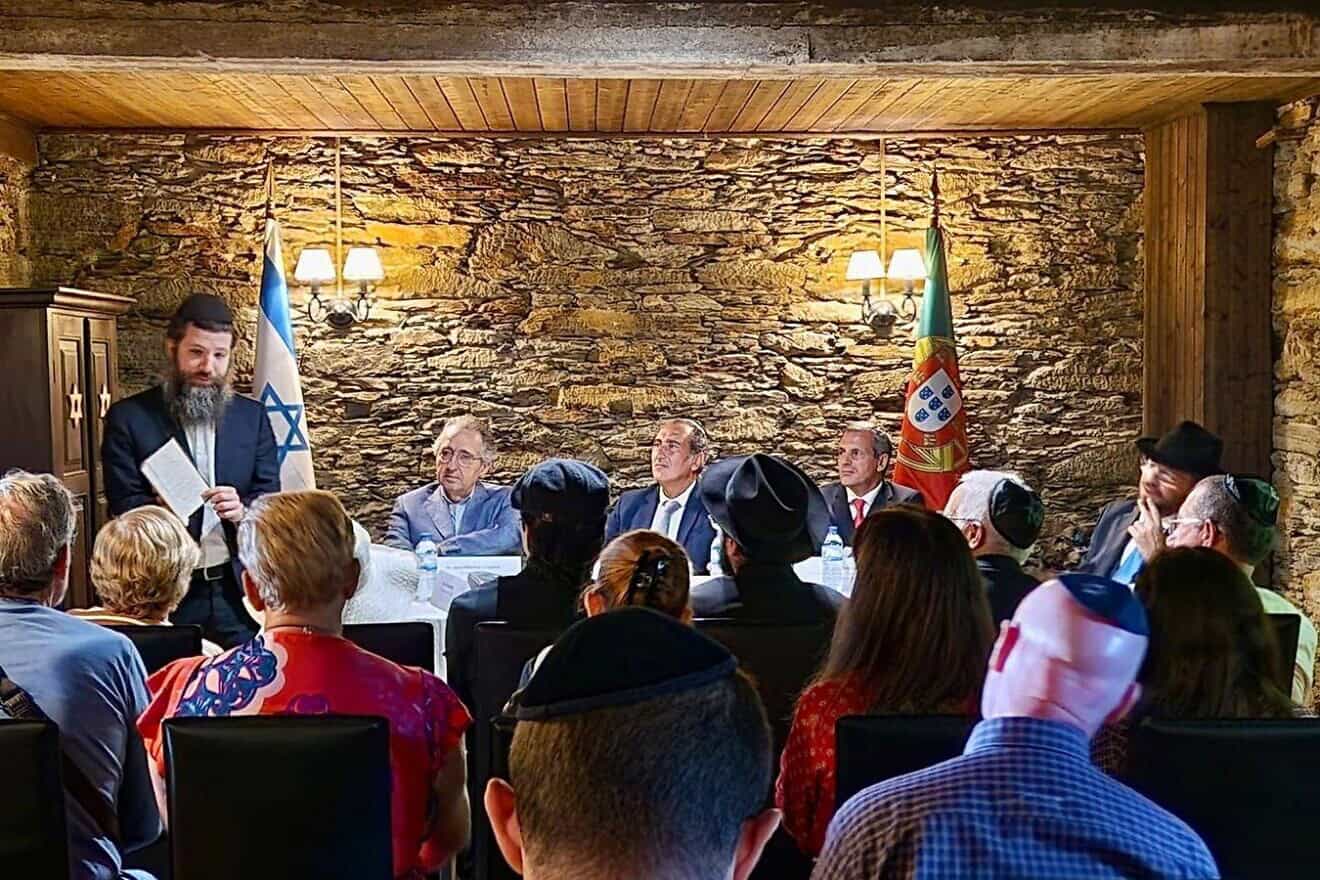 Participants pay tribute to Rabbi Yaish ben Yahya, a 12th-century scholar and adviser to the king of Portugal, during an event sponsored by the International Observatory for Human Rights and B'nai B'rith Portugal. Credit: Courtesy.