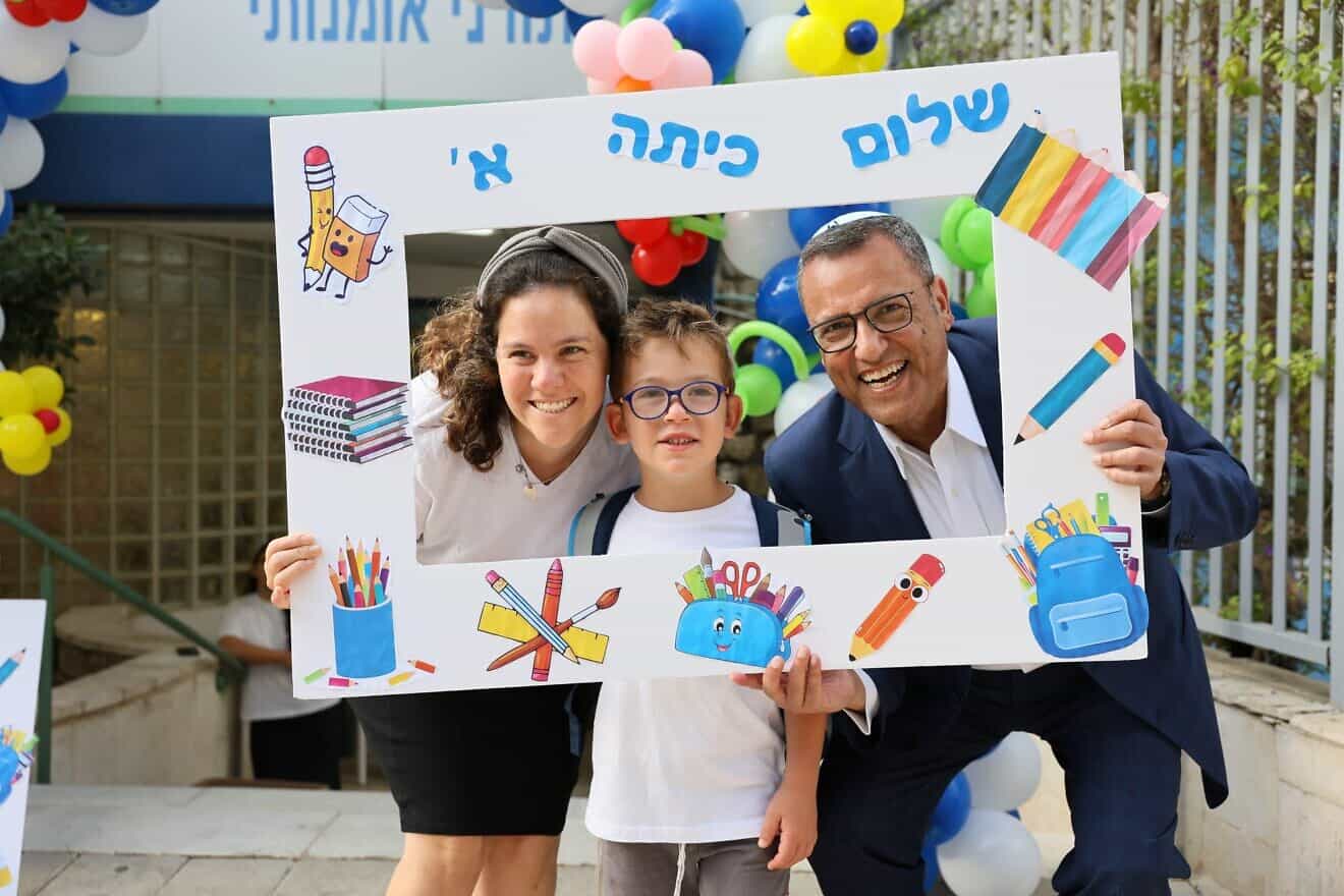Jerusalem Mayor Moshe Lion and 6-year-old Achiya Zenilman on the first day of school in Jerusalem, Israel, Sept. 1, 2024. Achiya's father fell in combat in southern Gaza in December. Photo by Arnon Bosani.