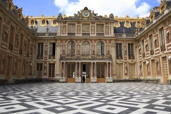 Palace of Versailles. Photo by Adam Kinnwall via Pixabay.