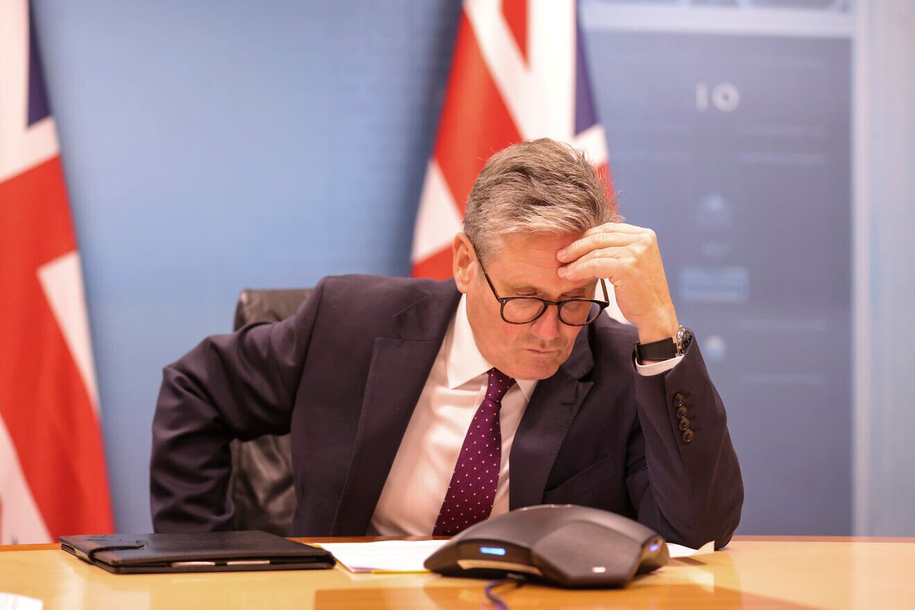 U.K. Prime Minister Keir Starmer calls Israel Prime Minister Benjamin Netanyahu from 10 Downing Street on Oct. 1, 2024. Credit: Simon Dawson/No. 10 Downing Street.