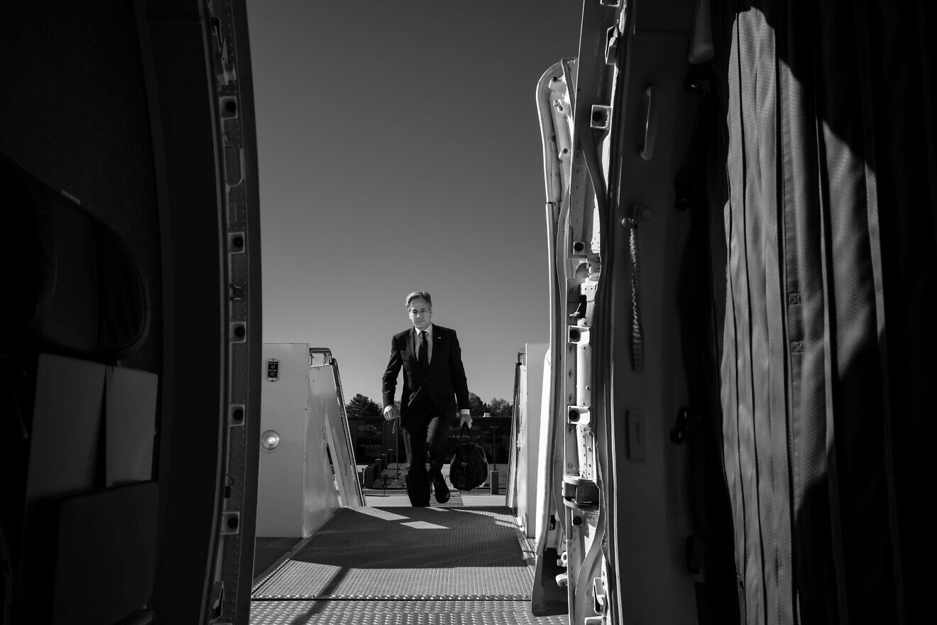 Secretary of State Antony Blinken boards a plane at Joint Base Andrews in Camp Springs, Md., en route to the Middle East, Oct. 21, 2024. Photo by Chuck Kennedy/U.S. State Department.