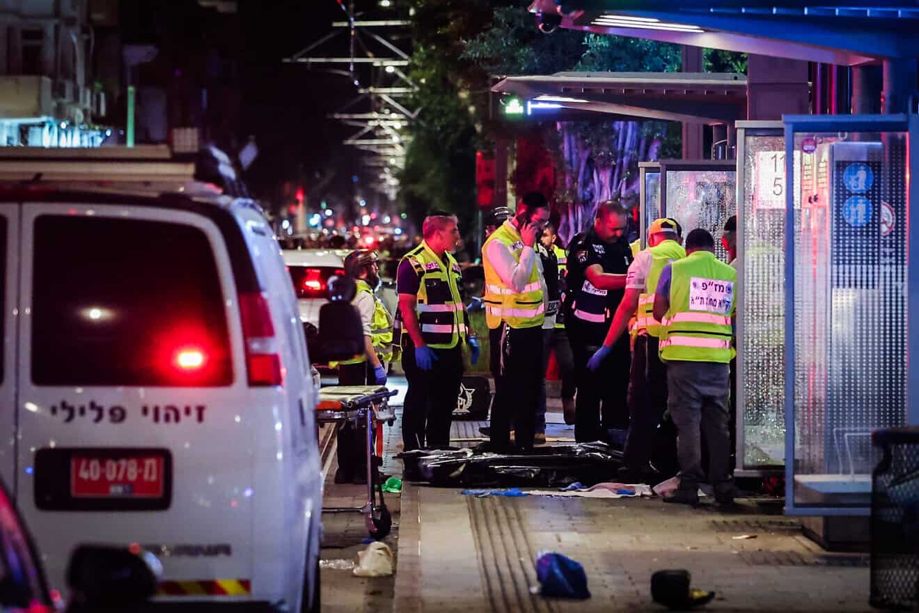 Israeli security and rescue personnel at the scene of a terrorist shooting attack in Jaffa, Oct. 1, 2024. Credit: Flash90.