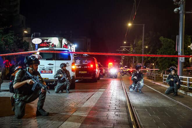 Israeli security personnel at the scene of a shooting attack in Jaffa, Oct. 1, 2024. Photo by Itai Ron/Flash90.