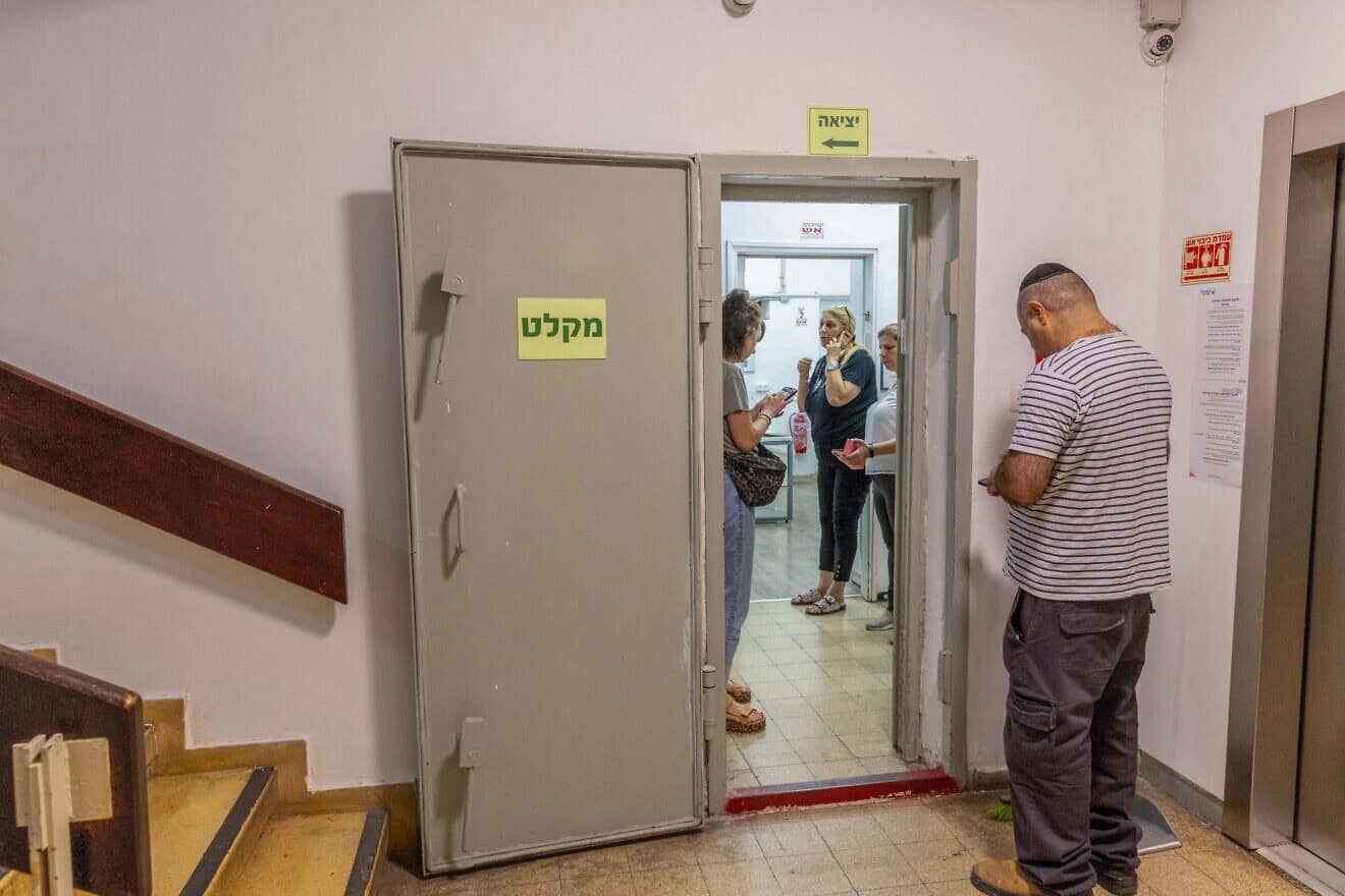 Israelis take cover inside a bomb shelter as a Red Alert siren is sounded in Tel Aviv, Oct. 1, 2024. Photo by Yossi Aloni/Flash90.