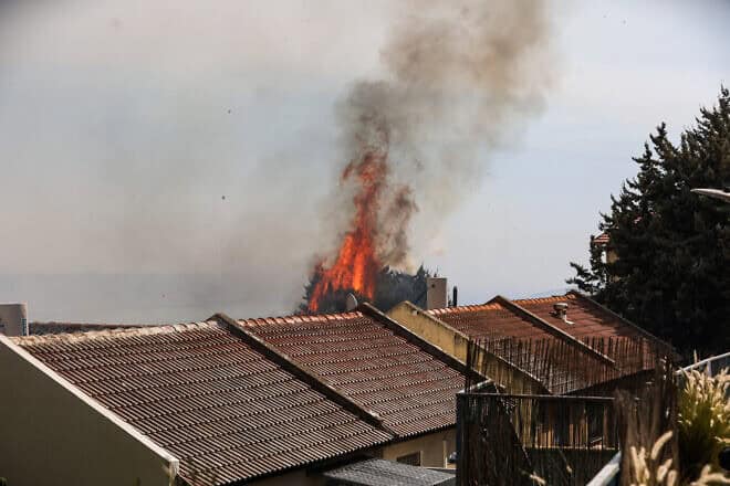 A fire that broke out the northern Israeli city of Safed as a result of missiles fired by Hezbollah in Lebanon, Oct. 20, 2024. Photo by David Cohen/Flash90.