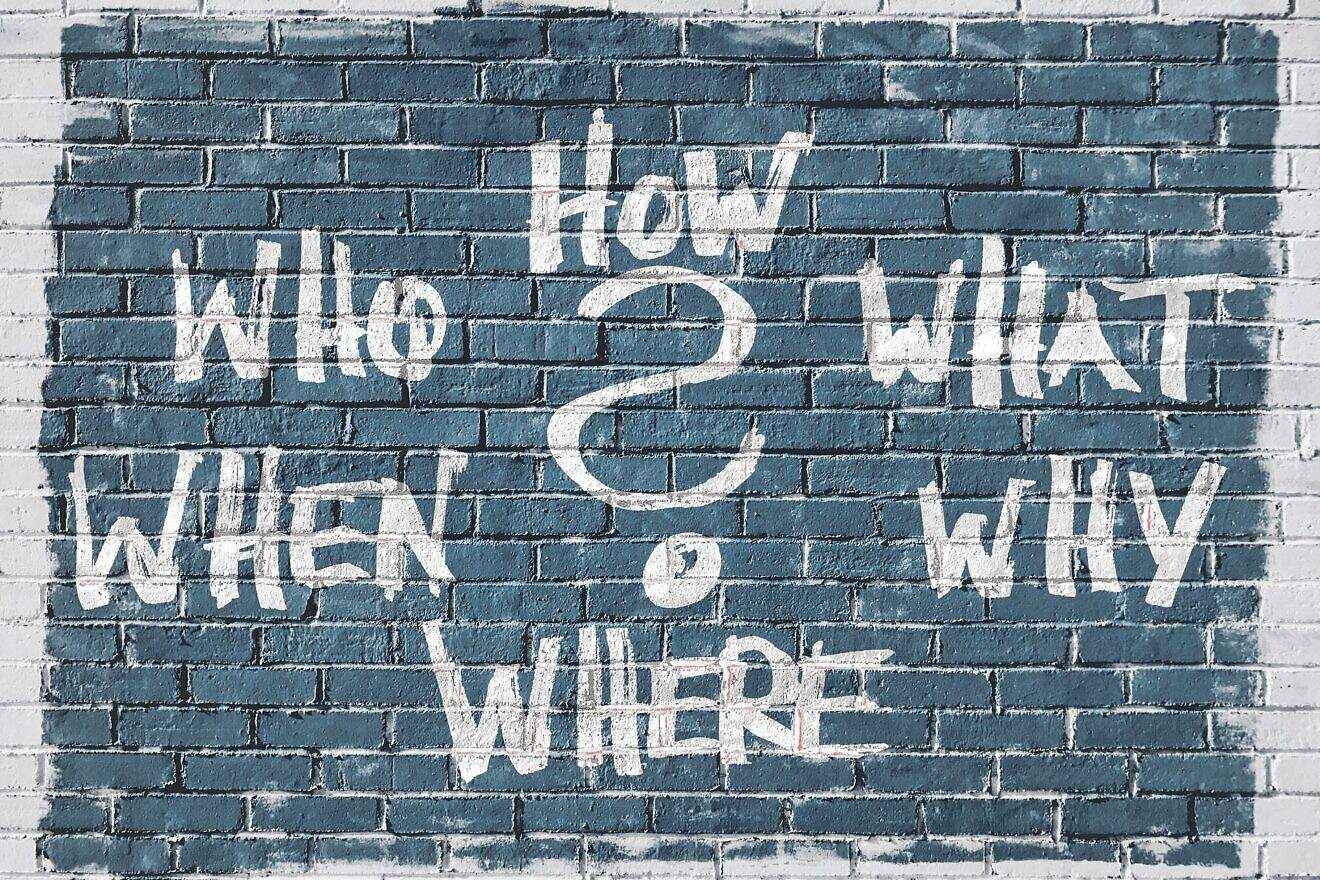 Questions pertaining to use of language. Credit: geralt/Pixabay.
