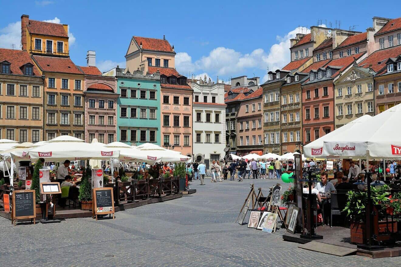 Old Town Market Square in Warsaw, June 10, 2012. Photo by Adrian Grycuk via Wikimedia Commons.