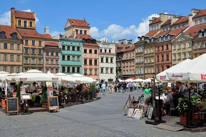 Old Town Market Square in Warsaw, June 10, 2012. Photo by Adrian Grycuk via Wikimedia Commons.