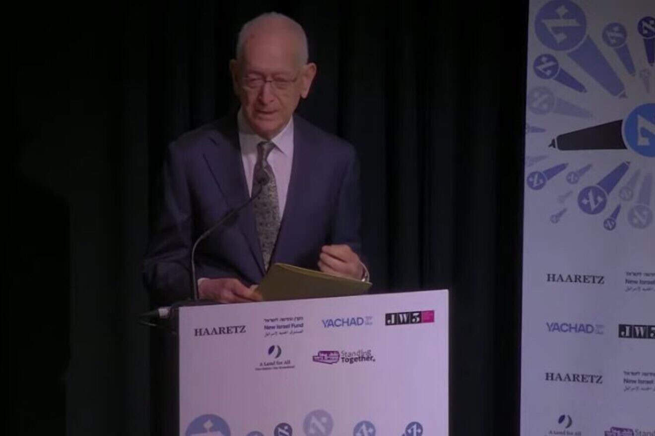 Amos Schocken speaks at the conference, "Israel After October 7: Allied or Alone?," in London, Oct. 27, 2024. Credit: YouTube/Haaretz.