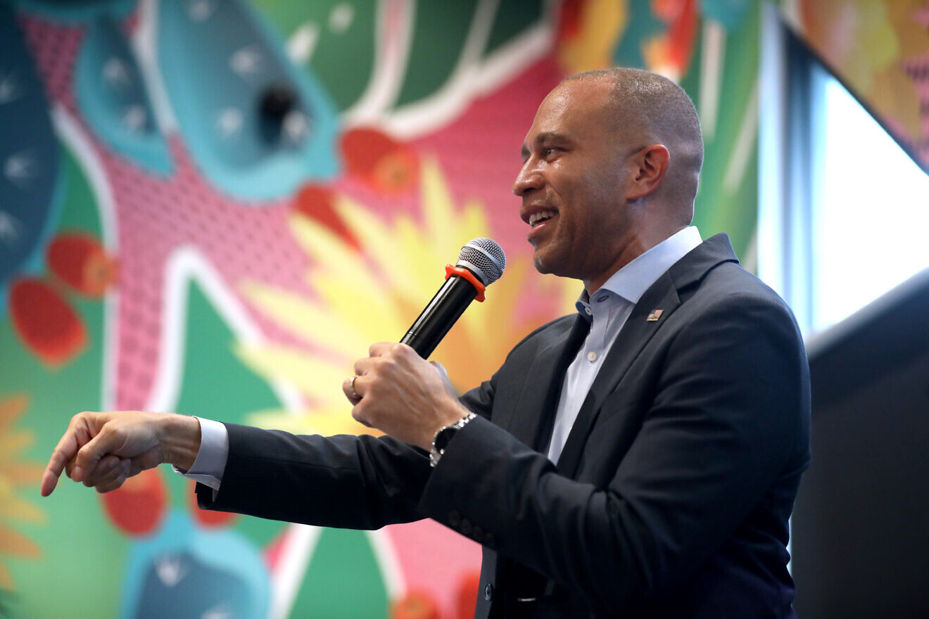 House Minority Leader Hakeem Jeffries (D-N.Y.) speaking with supporters at a vice presidential debate watch party at Yumbar in Phoenix, Ariz., Oct. 1, 2024. Credit: Gage Skidmore/Creative Commons.