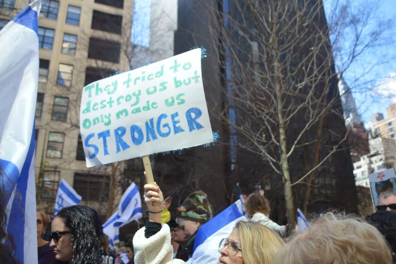 A woman holds a banner during a rally in New York City for Israel and the hostages. Photo by Faygie Holt.
