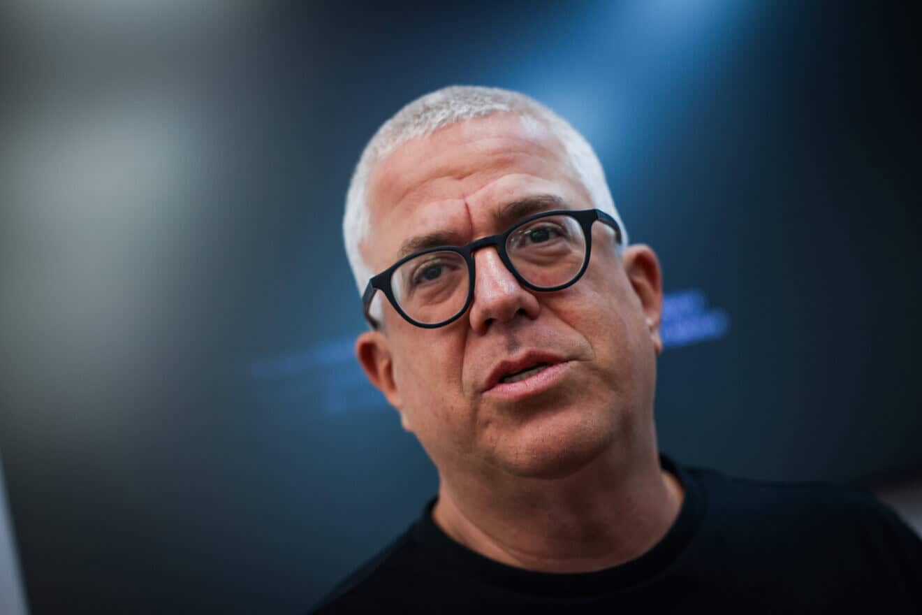Israeli journalist Dov Gil-Har arrives for a hearing in Israeli Prime Minister Benjamin Netanyahu's corruption trial at the Jerusalem District Court, July 17, 2023. Photo by Chaim Goldberg/Flash90.
