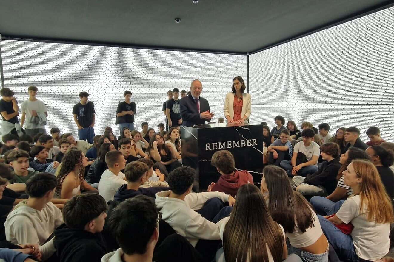 Holocaust Museum Director Michael Rothwell and British Ambassador to Portugal Lisa Bandari speaking to schoolchildren at the Holocaust Museum of Porto, Nov. 7, 2024. Credit: Holocaust Museum of Porto.