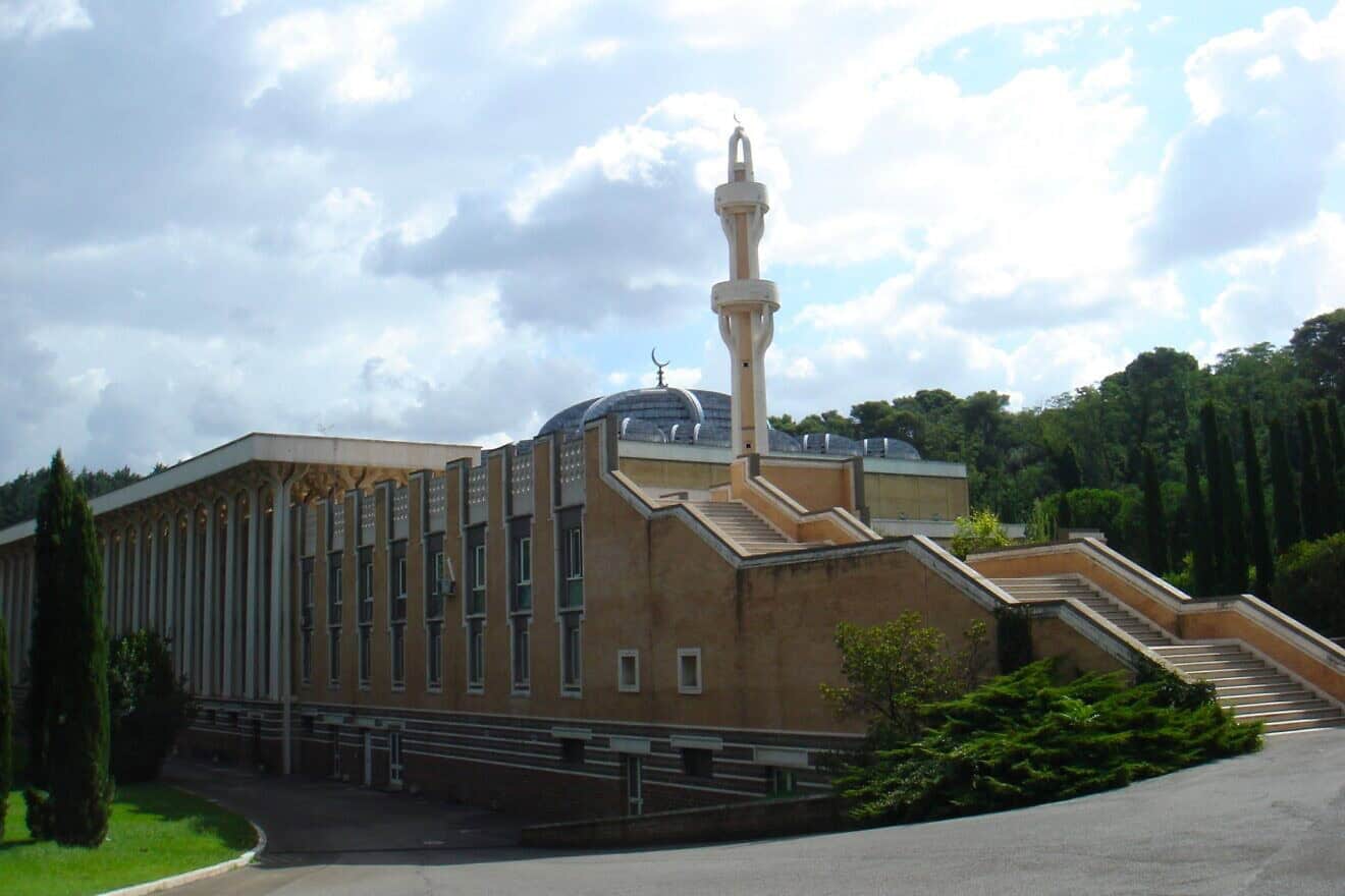 The Mosque of Rome, the largest in the European Union. Credit: Lalupa via Wikimedia Commons.