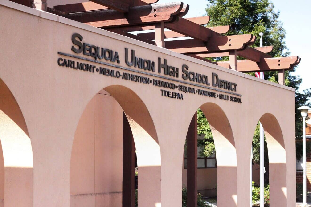 The front of the Sequoia Union High School District main office. Credit: Ardenmachro via Wikimedia Commons.