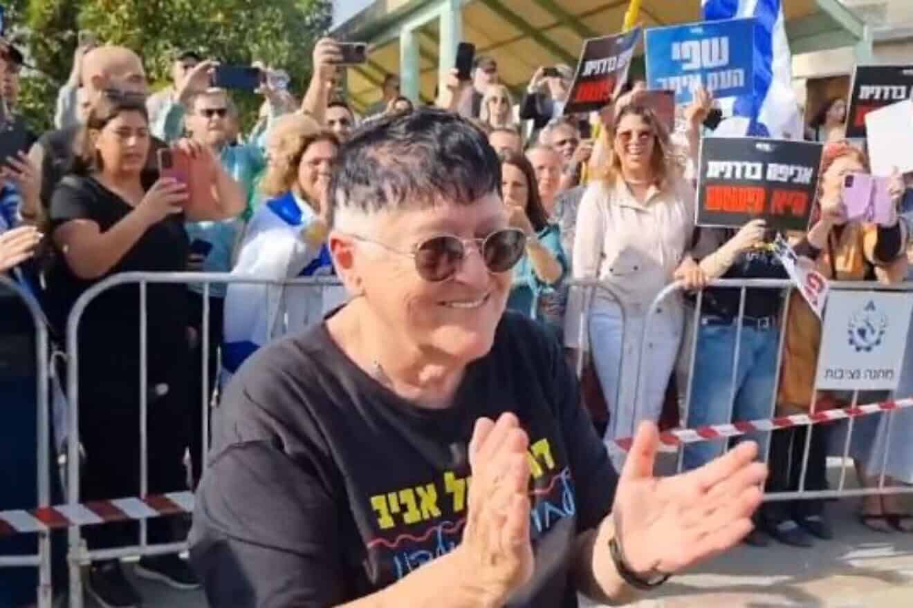 Sheffi Paz is greeted by supporters as she arrives to serve her prison term, Nov. 14, 2024. Source: X.