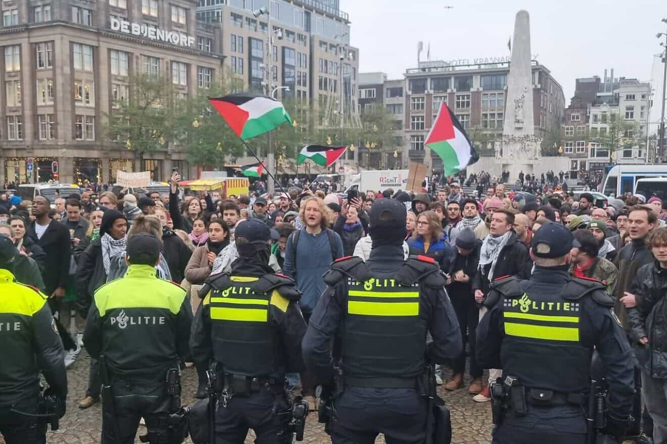 Police face off against anti-Israel protesters at Dam Square in Amsterdam on Nov. 10, 2024. Credit: Courtesy of Bart Schut.