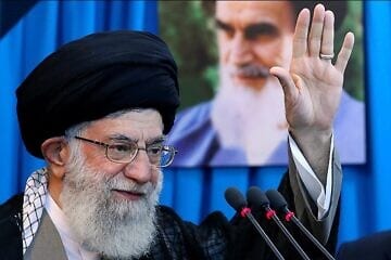 Supreme Leader Ali Khamenei speaks at the Imam Khomeini Hussainia conference hall in Tehran on July 24, 2015. Photo by Seysd Shahaboddin Vajedi via Wikimedia Commons.