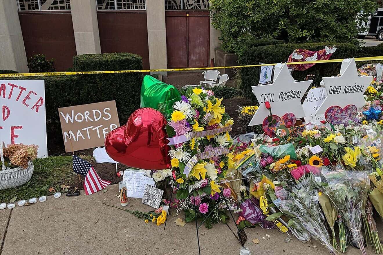 Memorials for the victims of the Tree of Life*Or Simcha Synagogue shooting in Pittsburgh, Pa., on Oct. 31, 2018. Credit: Dmitry Brant via Wikimedia Commons.