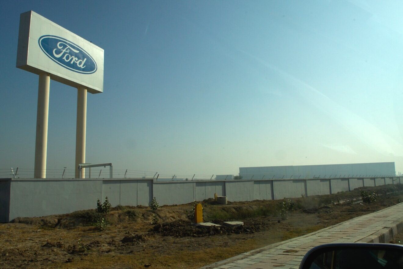 A new Ford Motor Co. factory about to open in Sanand, India, is pictured from the motorcade carrying U.S. Secretary of State John Kerry as he arrived for a visit on Jan. 12, 2015. Credit: U.S. State Department.