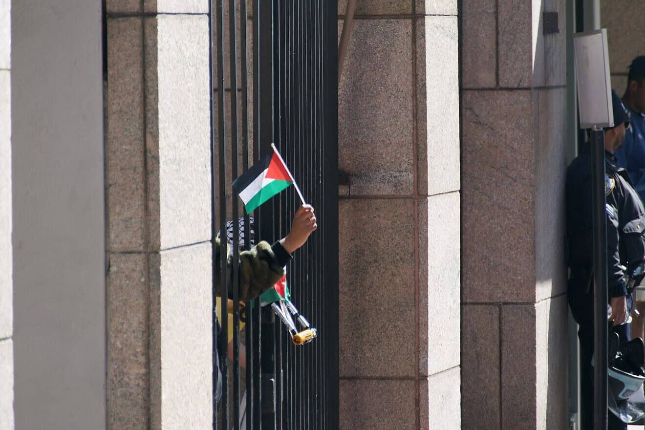 Protests in and around Columbia University in support of Palestine and against Israeli occupation, April 2024. Credit: SWinxy via Wikimedia Commons.