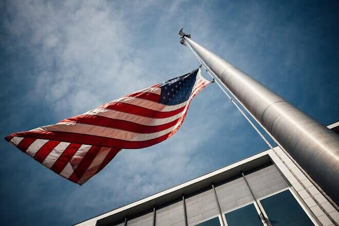 U.S. flag lowered to half-mast. Credit: Jonathan Simcoe via Wikimedia Commons.