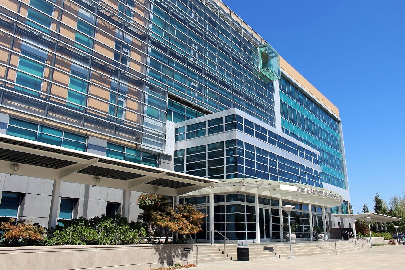 The headquarters of the California Department of Motor Vehicles in Sacramento, Calif., Sept. 3, 2016. Credit: Coolcaesar/Wikipedia.