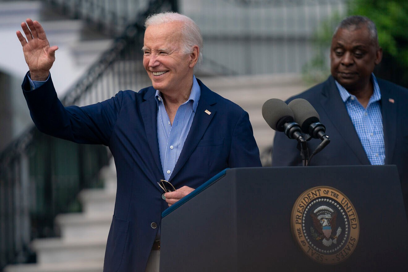 U.S. President Joe Biden speaks at a BBQ for active-duty military and their families at the White House South Lawn, as U.S. Defense Secretary Lloyd Austin looks on, July 4, 2023. Credit: Carlos M. Vazquez II/White House.