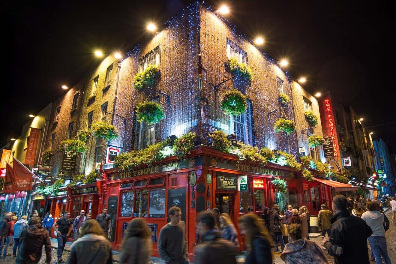 Bar in Ireland. Credit: Skitterphoto/Pixabay.