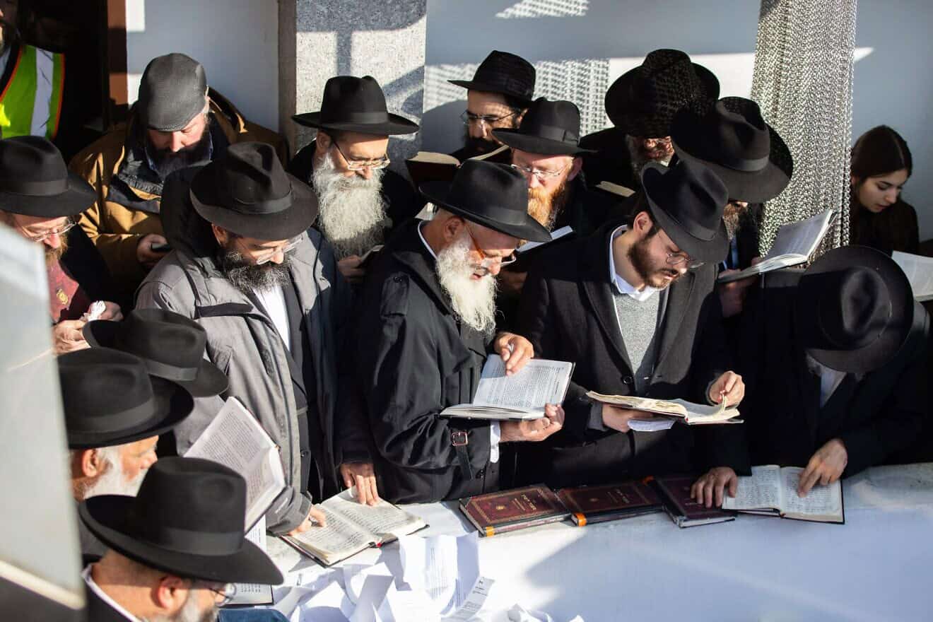 Chabad-Lubavitch rabbis visit the Ohel in Queens, N.Y., the resting place of the Lubavitcher Rebbe—Rabbi Menachem Mendel Schneerson—as part of the annual International Conference of Chabad-Lubavitch Emissaries (Kinus Hashluchim), Nov. 29, 2024. Photo by Itzik Belenitzki/Kinus.com.