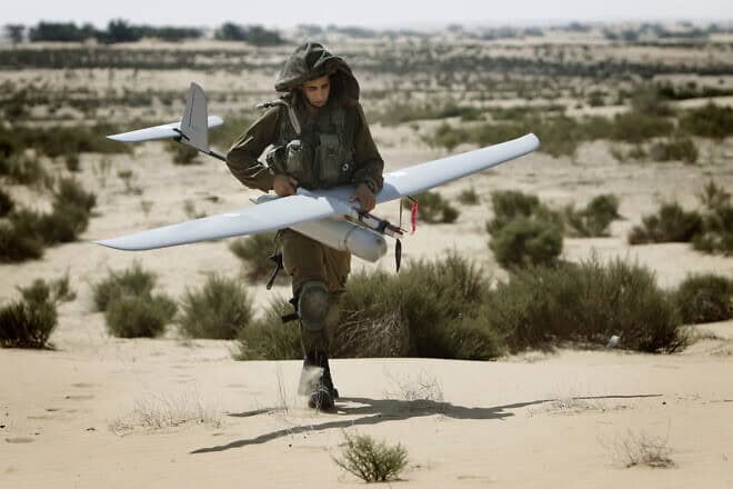 An Israel Defense Force soldier from the Sky Rider unit participates in a drill at the Tze'elim army base, Aug. 5, 2013. Photo by Miriam Alster/Flash90.