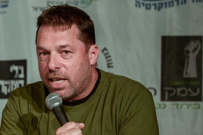 Anti-government protest leader IDF Sgt.-Maj. (res.) Eyal Naveh holds a press conference in Tel Aviv, Aug. 28, 2023. Photo by Avshalom Sassoni/Flash90.