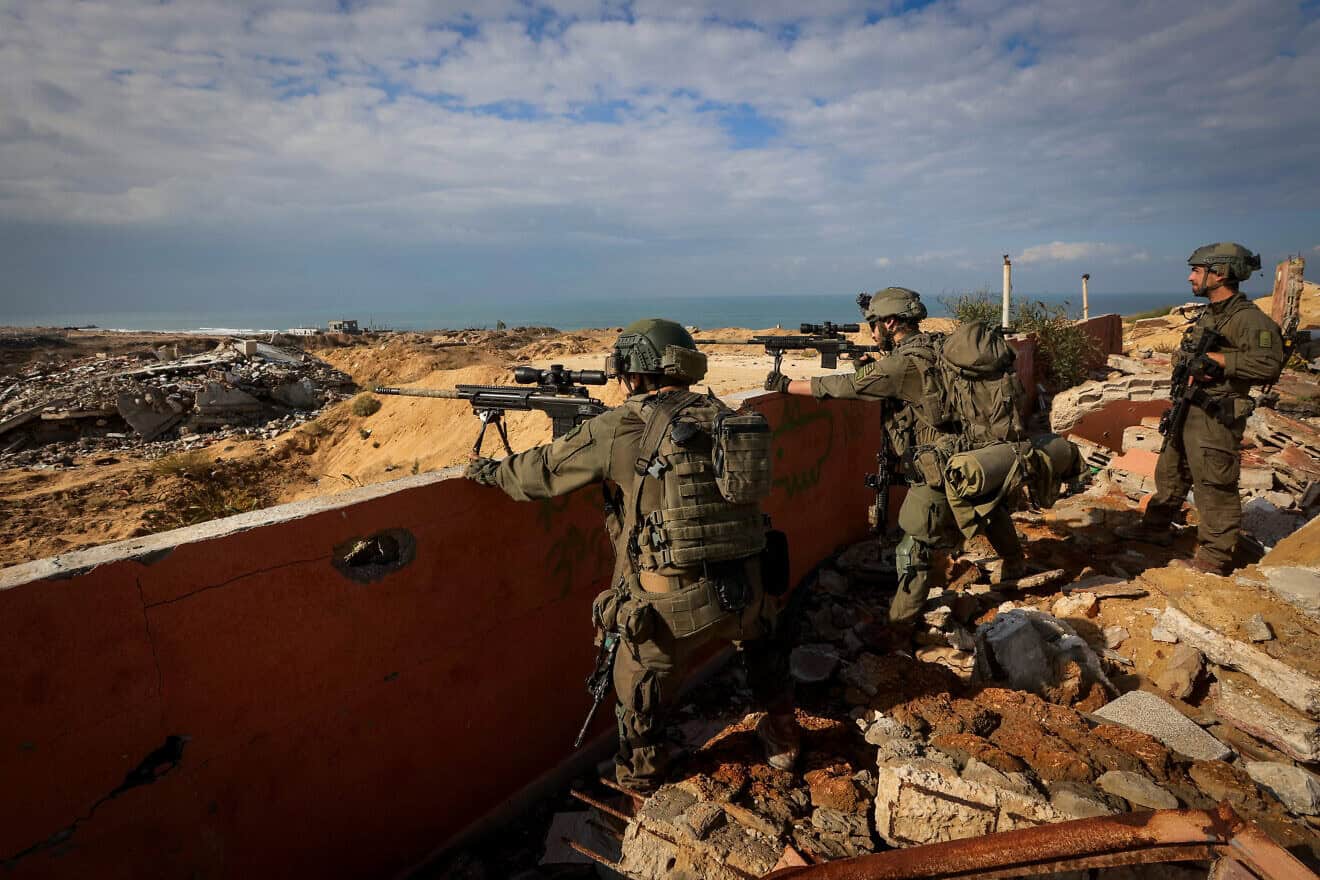 Israeli soldiers operating in Beit Lahia in the northern Gaza Strip, Nov. 28, 2024. Photo by Oren Cohen/Flash90.