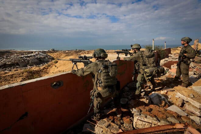 Israeli soldiers operating in Beit Lahia in the northern Gaza Strip, Nov. 28, 2024. Photo by Oren Cohen/Flash90.