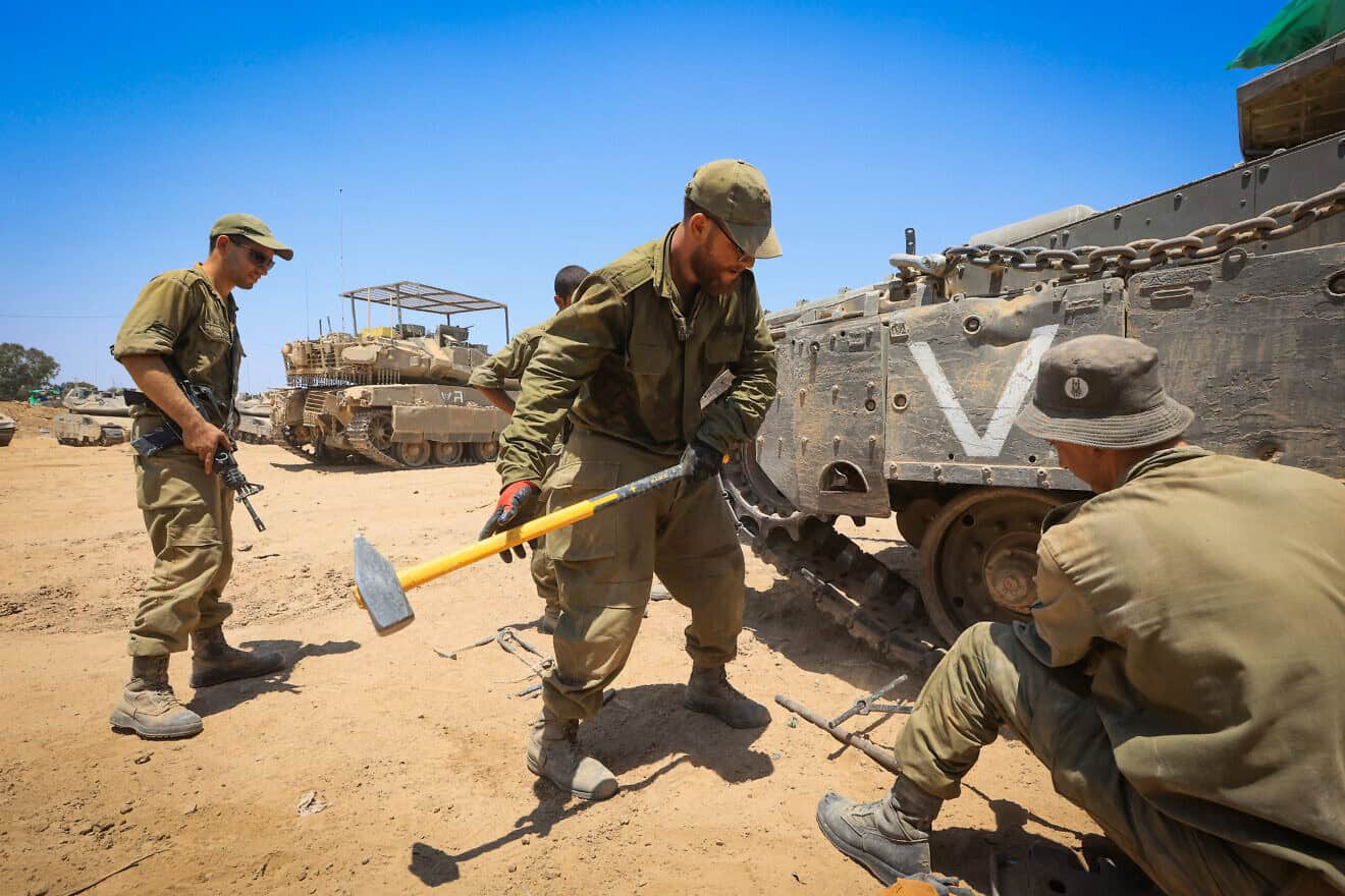 IDF Armored Corps soldiers at a staging area near the Gaza Strip, July 21, 2024. Photo by Oren Cohen/Flash90.