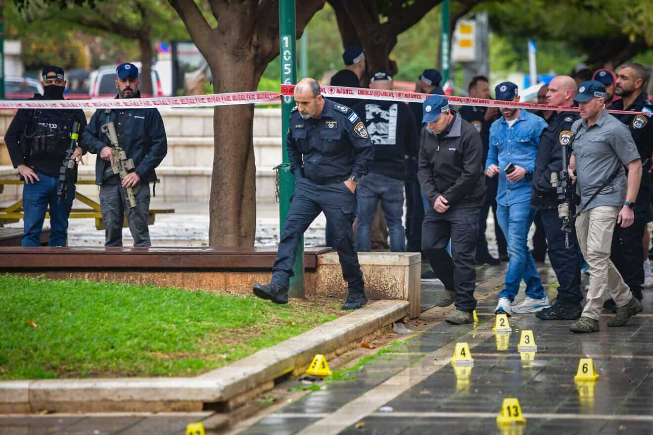Israel Police Commissioner Daniel Levy at the scene of a stabbing attack in Herzliya, Dec. 27, 2024. Photo by Avshalom Sassoni/Flash90.