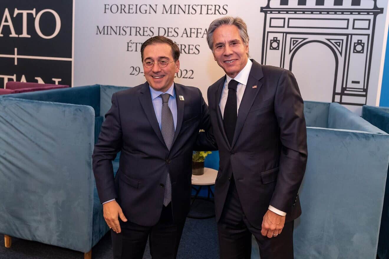 Spanish Foreign Minister José Manuel Albares and U.S. Secretary of State Antony Blinken in Bucharest, Nov. 30, 2022. Photo by Ron Przysucha/State Department via Wikimedia Commons.