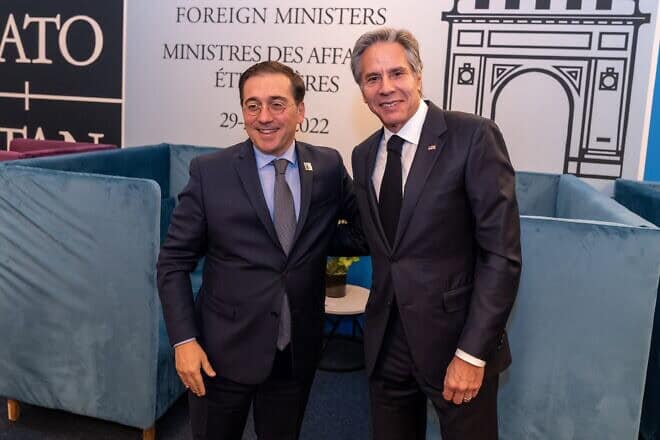 Spanish Foreign Minister José Manuel Albares and U.S. Secretary of State Antony Blinken in Bucharest, Nov. 30, 2022. Photo by Ron Przysucha/State Department via Wikimedia Commons.