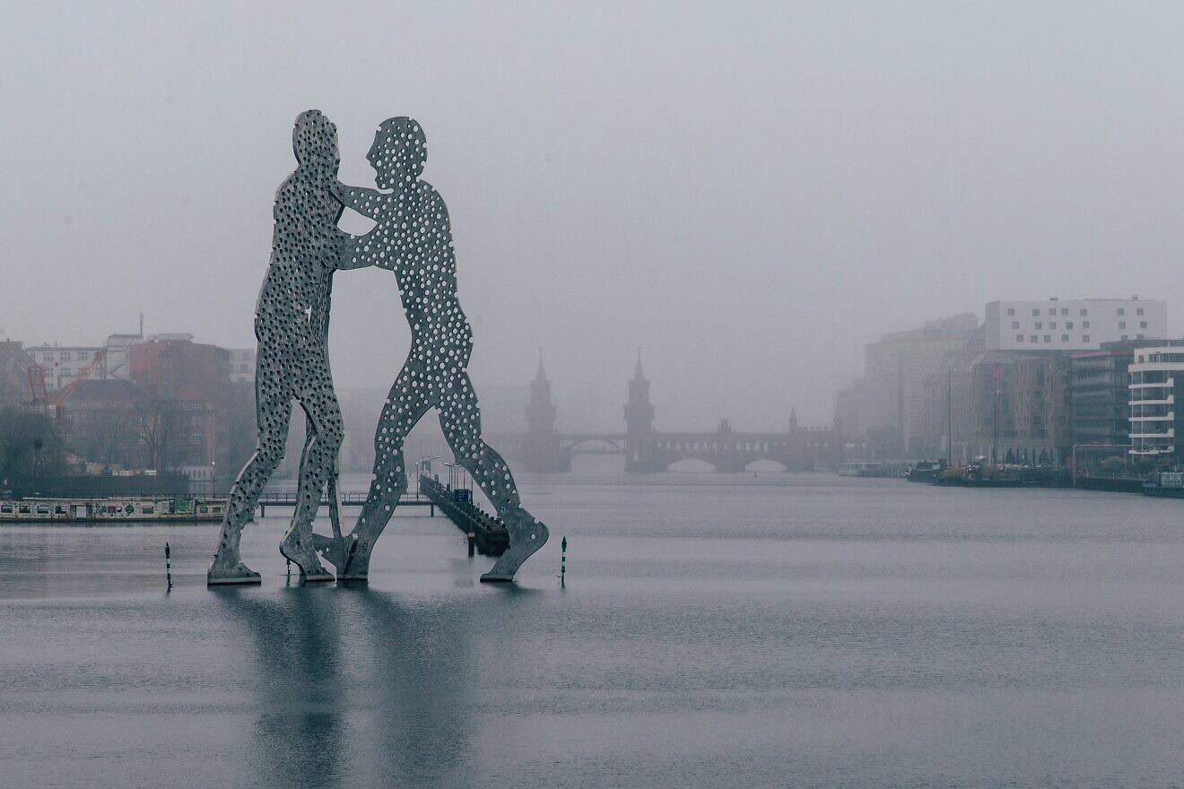 “Molecule Man” aluminum sculpture in Berlin, designed by American artist Jonathan Borofsky, installed at various locations around the world, including Germany and the United States. Credit: wal_172619/Pixabay.